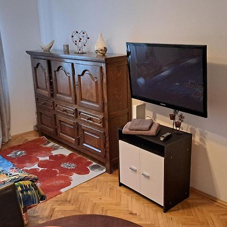 Lovely 1 Bedroom Apartment In City Centre, Sleeps 4 ! 图尔达 外观 照片