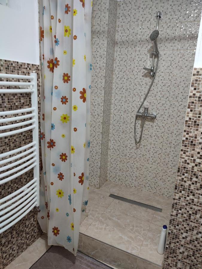 Lovely 1 Bedroom Apartment In City Centre, Sleeps 4 ! 图尔达 外观 照片