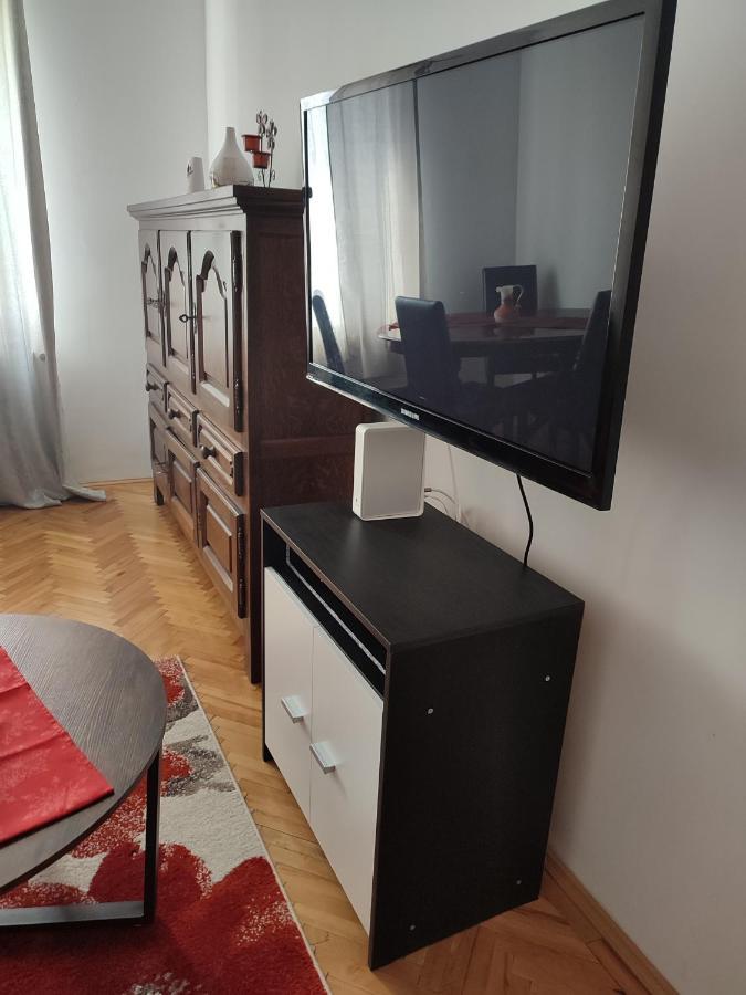 Lovely 1 Bedroom Apartment In City Centre, Sleeps 4 ! 图尔达 外观 照片