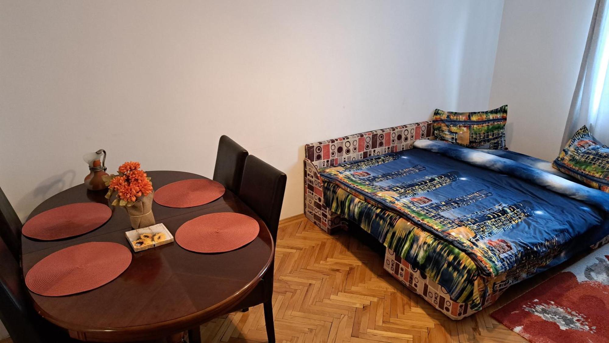 Lovely 1 Bedroom Apartment In City Centre, Sleeps 4 ! 图尔达 外观 照片